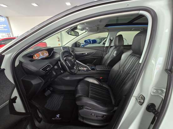 PEUGEOT-3008-2018