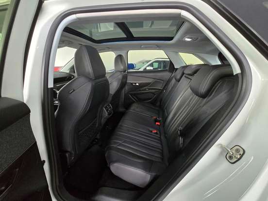 PEUGEOT-3008-2018