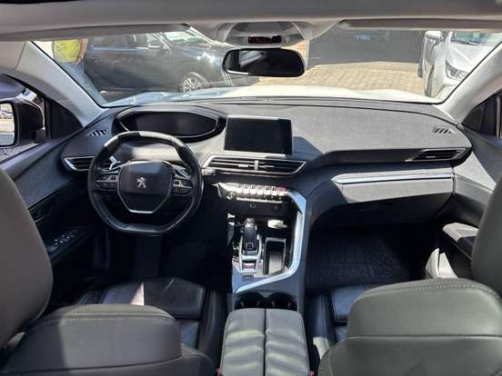PEUGEOT-3008-2018
