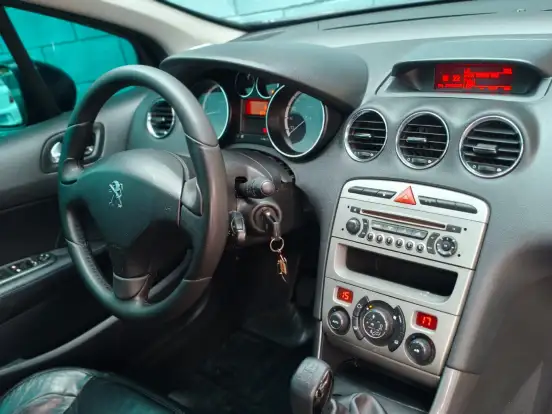 PEUGEOT-308-2013