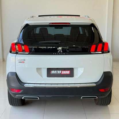 PEUGEOT-5008-2018