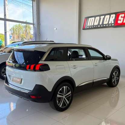 PEUGEOT-5008-2018