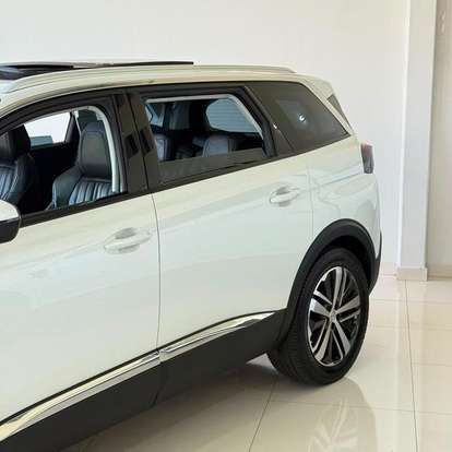 PEUGEOT-5008-2018