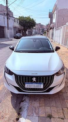 PEUGEOT-208-2021