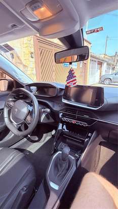 PEUGEOT-208-2021