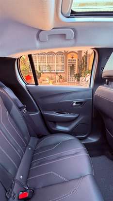 PEUGEOT-208-2021