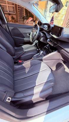 PEUGEOT-208-2021