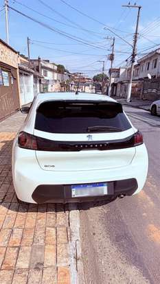 PEUGEOT-208-2021