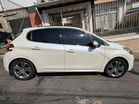 PEUGEOT 208 1.6 GRIFFE 16V FLEX 4P AUTOMÁTICO
