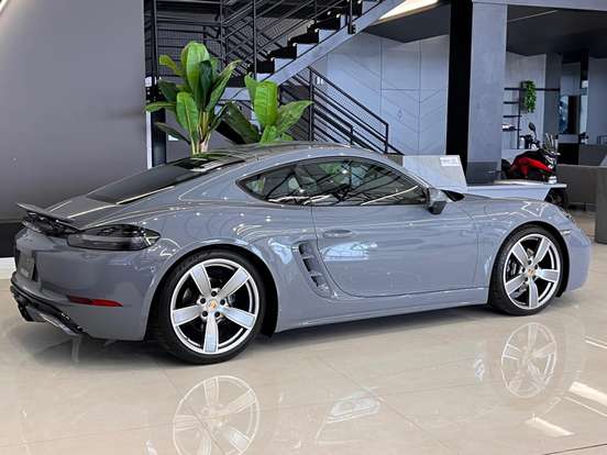 PORSCHE-718-2023