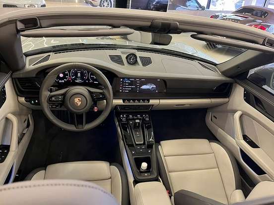 PORSCHE-911-2025