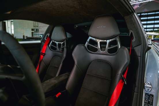PORSCHE-911-2025