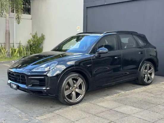PORSCHE-CAYENNE-2022