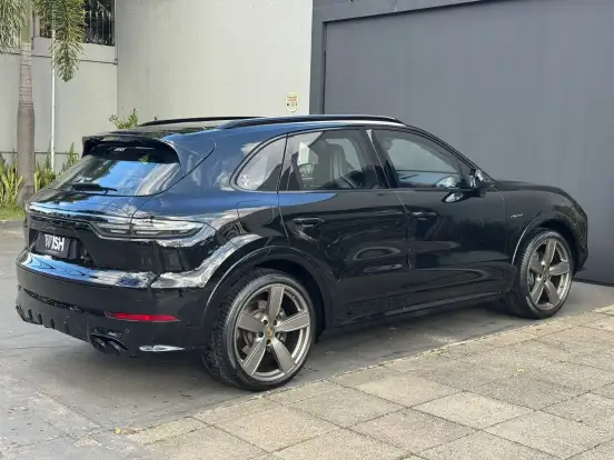 PORSCHE-CAYENNE-2022