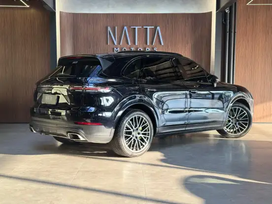 PORSCHE-CAYENNE-2021