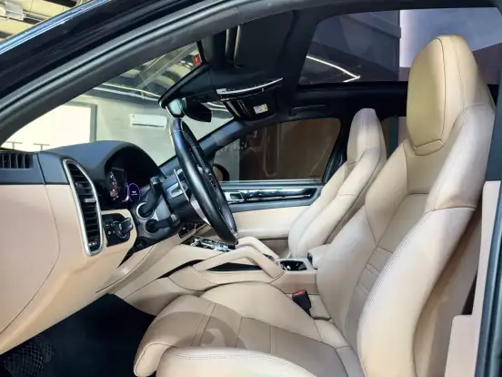 PORSCHE-CAYENNE-2021