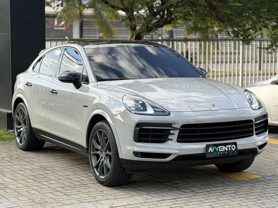 PORSCHE-CAYENNE-2021