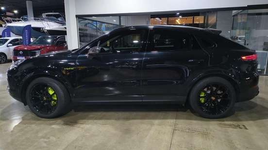 PORSCHE-CAYENNE-2022