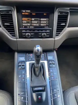 PORSCHE-MACAN-2015