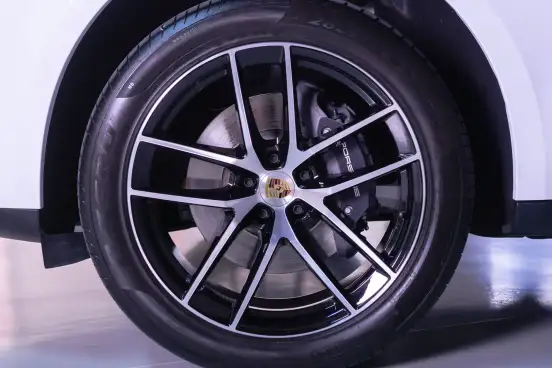 PORSCHE-MACAN-2025