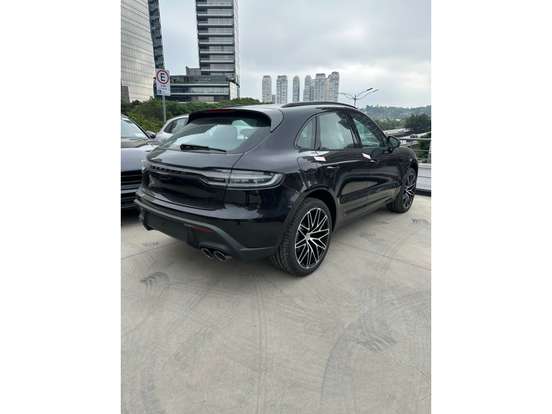PORSCHE-MACAN-2025