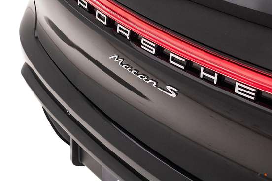 PORSCHE-MACAN-2023