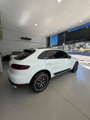 PORSCHE-MACAN-2017