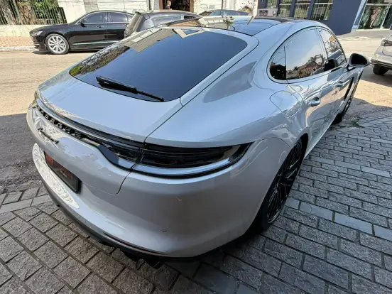 PORSCHE-PANAMERA-2023