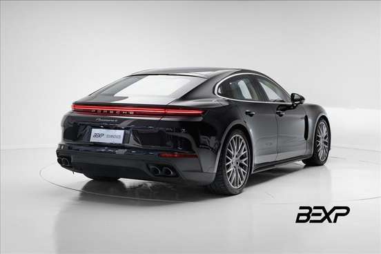 PORSCHE-PANAMERA-2025