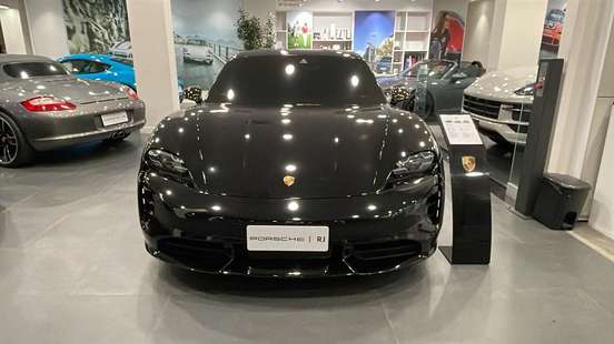 PORSCHE-TAYCAN-2021