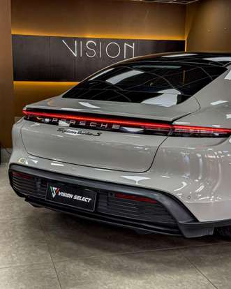 PORSCHE-TAYCAN-2020