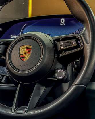 PORSCHE-TAYCAN-2020