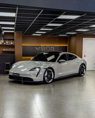 PORSCHE-TAYCAN-2020