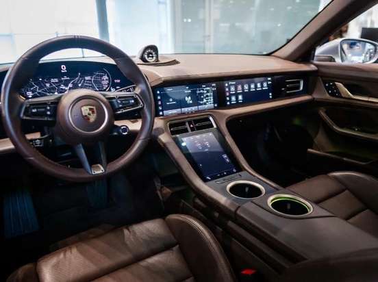 PORSCHE-TAYCAN-2023