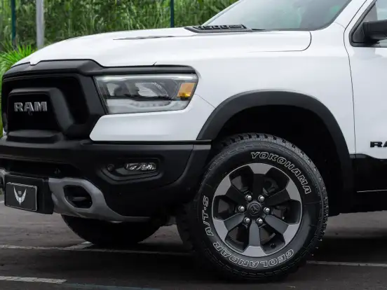RAM-1500-5.7 V8 GASOLINA REBEL CD 4X4 AUTOMÁTICO RAM-1500-2020