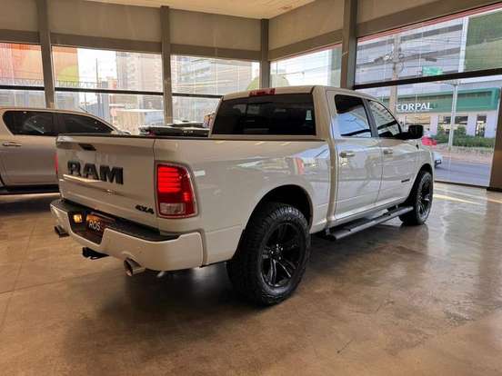 RAM-CLASSIC-5.7 V8 GASOLINA LARAMIE CD 4X4 AUTOMÁTICO RAM-CLASSIC-2023