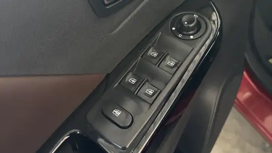 RENAULT-CAPTUR-2.0 16V HI-FLEX INTENSE AUTOMÁTICO RENAULT-CAPTUR-2017