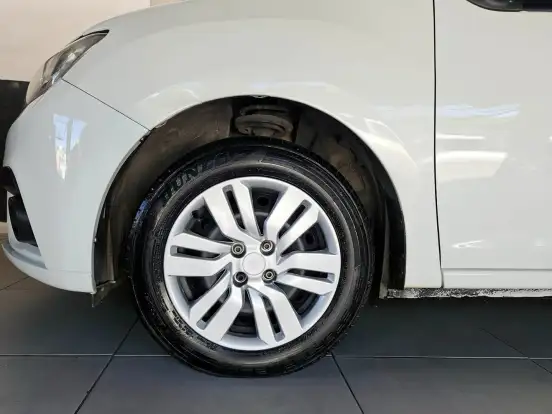 RENAULT-LOGAN-2022