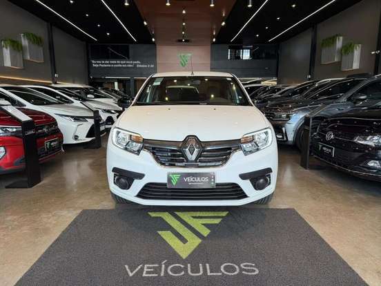 RENAULT-LOGAN-2022