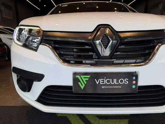 RENAULT-LOGAN-2022