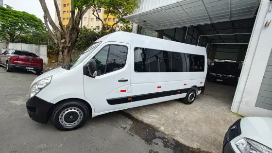 RENAULT MASTER 2.3 DCI DIESEL MINIBUS EXECUTIVE 16L L3H2 3P MANUAL