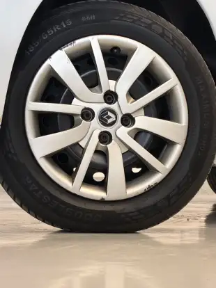 RENAULT-SANDERO-2019