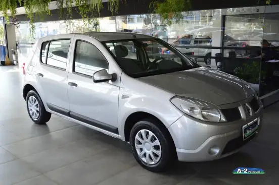 RENAULT-SANDERO-2010