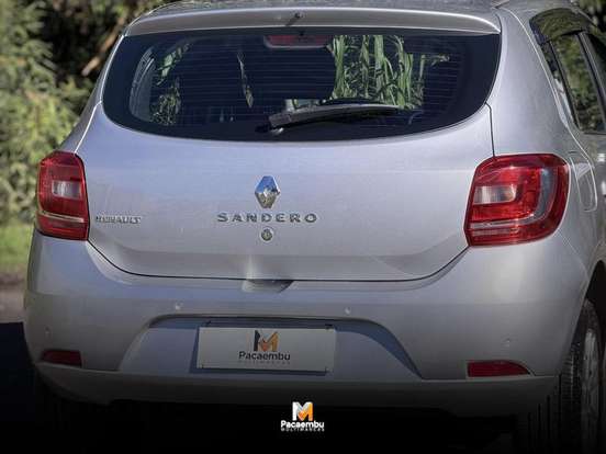 RENAULT-SANDERO-2015