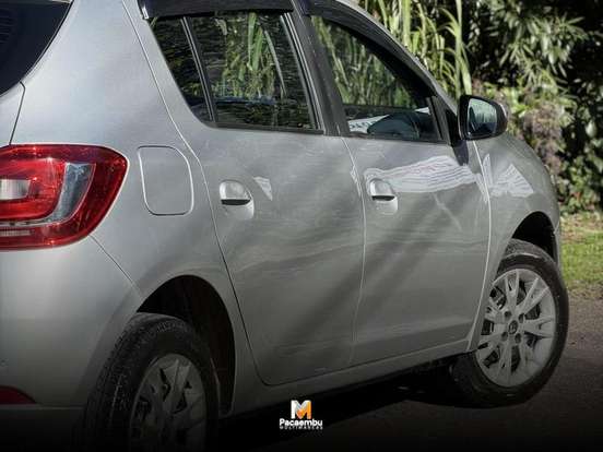 RENAULT-SANDERO-2015