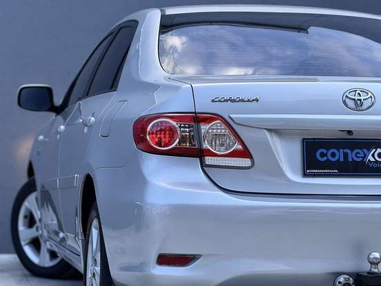 TOYOTA-COROLLA-2013