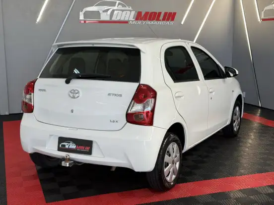 TOYOTA-ETIOS-2015