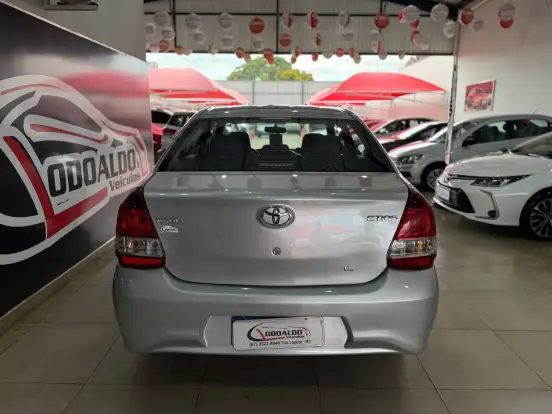 TOYOTA-ETIOS-2019