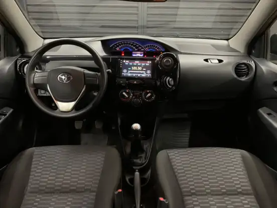 TOYOTA-ETIOS-2015