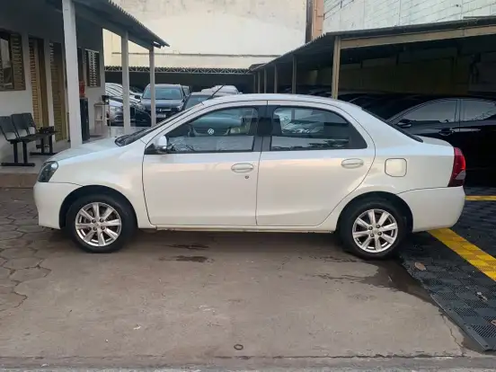 TOYOTA-ETIOS-1.5 XLS 16V FLEX 4P AUTOMÁTICO TOYOTA-ETIOS-2016
